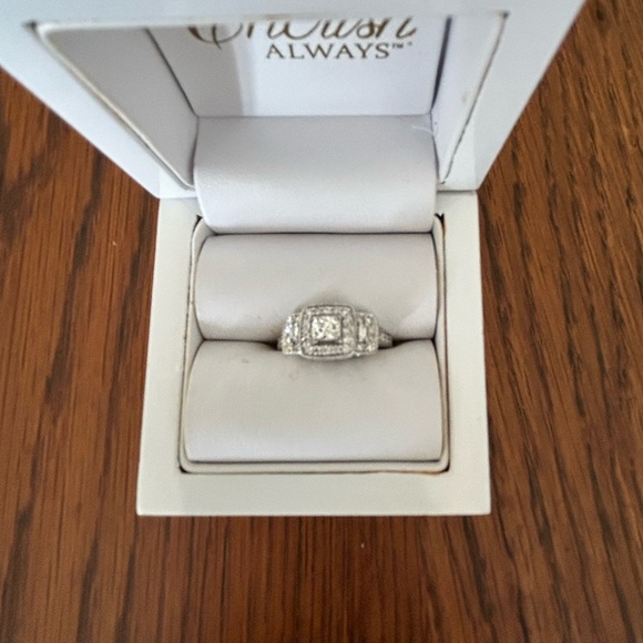 NWT 14kt Vera Wang diamond ring. Excluded from bundle discounts - Picture 4 of 13